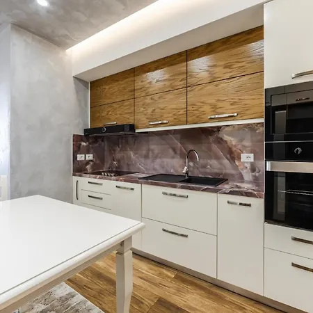 Skyline Free Parking By Pikhost Vlorë