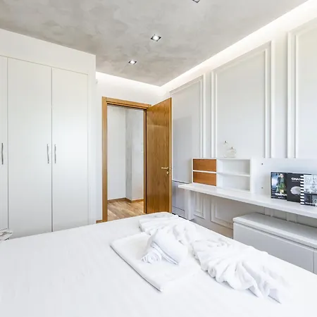 Skyline Free Parking By Pikhost Apartment