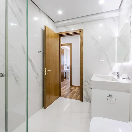 Skyline Free Parking By Pikhost * Vlorë